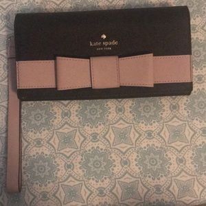 Kate Spade wristlet wallet.